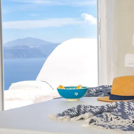 White Cave House أويا