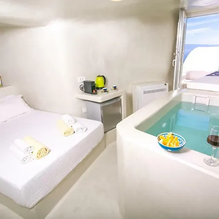 White Cave House أويا