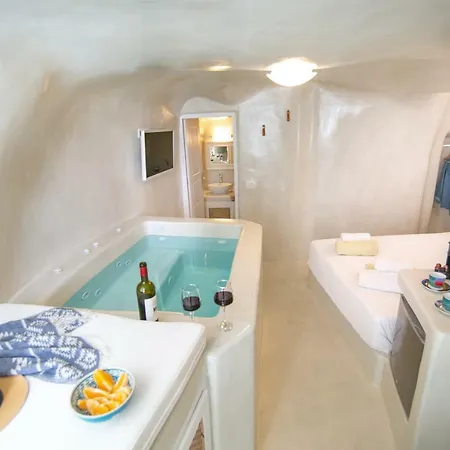 White Cave House * أويا